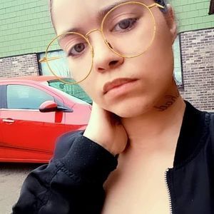 Meet your Posher, Desiree